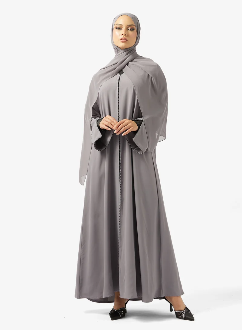 هيا كلوزيت عباية مفتوحة مطرزة بنقوش زهور وياقة دائرية